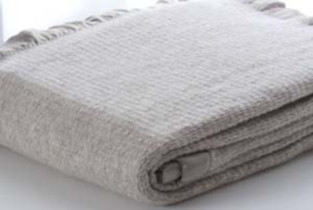 Thermacell Wool Blanket With Satin Edge for a King Single Bed image 2